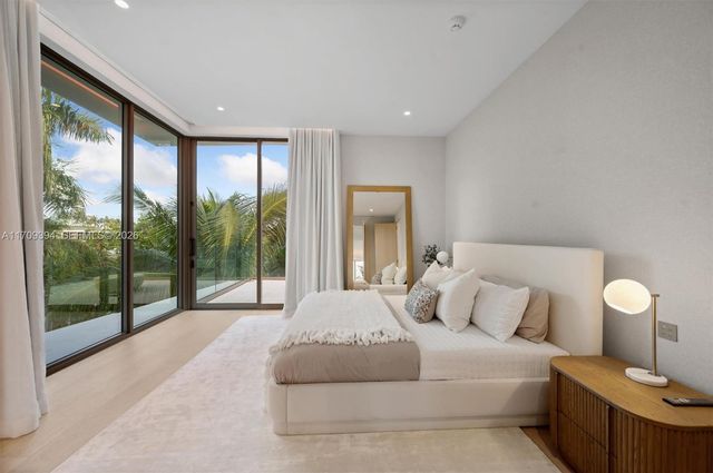 424 W Rivo Alto Dr, Miami Beach, FL 33139