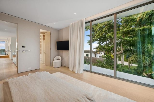 424 W Rivo Alto Dr, Miami Beach, FL 33139