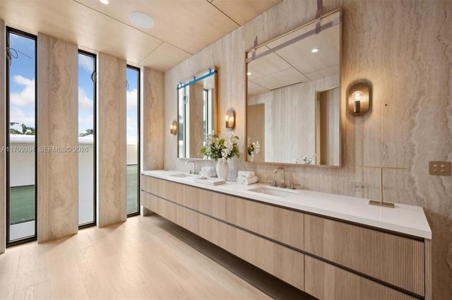 424 W Rivo Alto Dr, Miami Beach, FL 33139