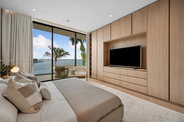 424 W Rivo Alto Dr, Miami Beach, FL 33139