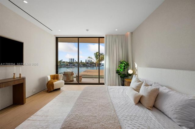 424 W Rivo Alto Dr, Miami Beach, FL 33139