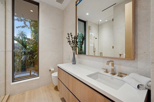 424 W Rivo Alto Dr, Miami Beach, FL 33139