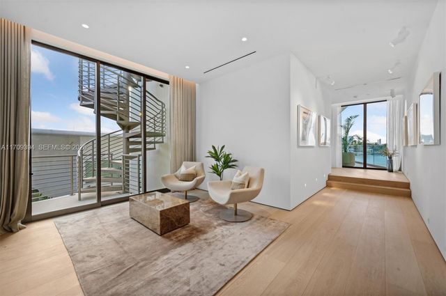 424 W Rivo Alto Dr, Miami Beach, FL 33139