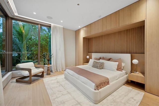 424 W Rivo Alto Dr, Miami Beach, FL 33139