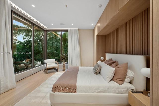 424 W Rivo Alto Dr, Miami Beach, FL 33139