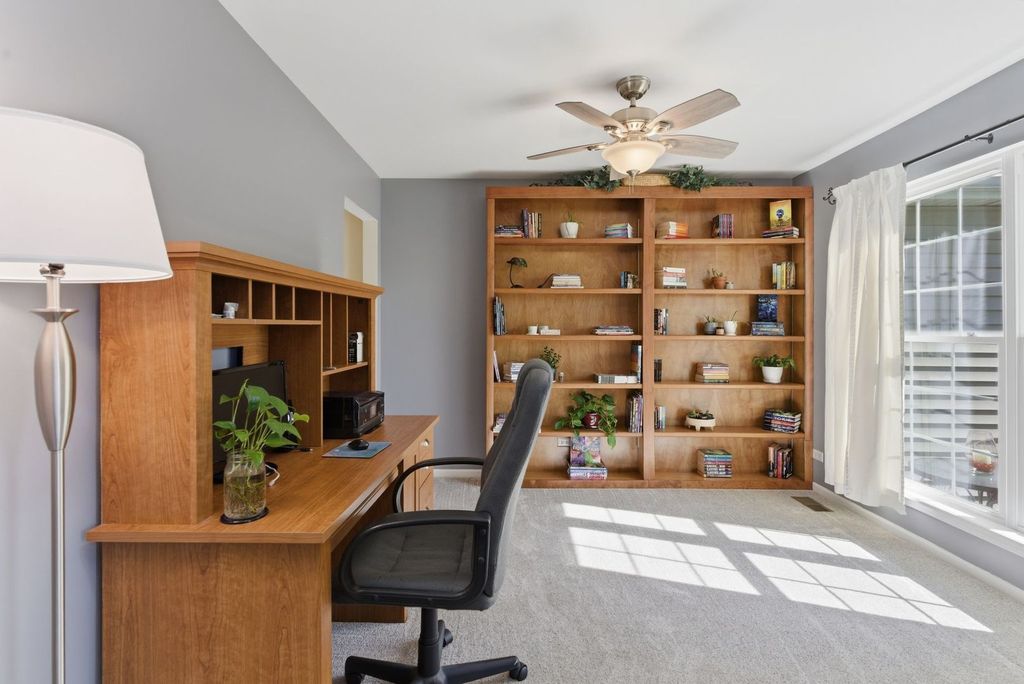 Image 14 of property listing at 721 Churchill Lane, Oswego, IL 60543