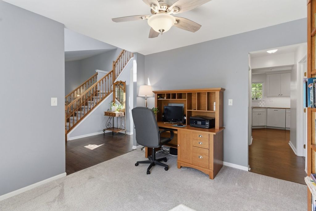 Image 15 of property listing at 721 Churchill Lane, Oswego, IL 60543