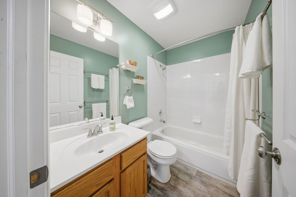 Image 18 of property listing at 721 Churchill Lane, Oswego, IL 60543