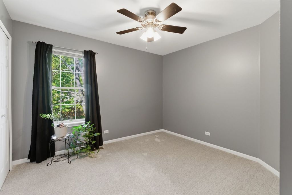 Image 19 of property listing at 721 Churchill Lane, Oswego, IL 60543