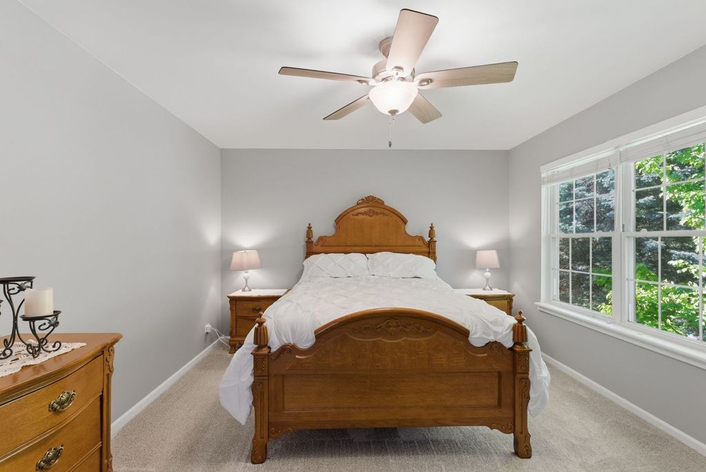 Image 20 of property listing at 721 Churchill Lane, Oswego, IL 60543
