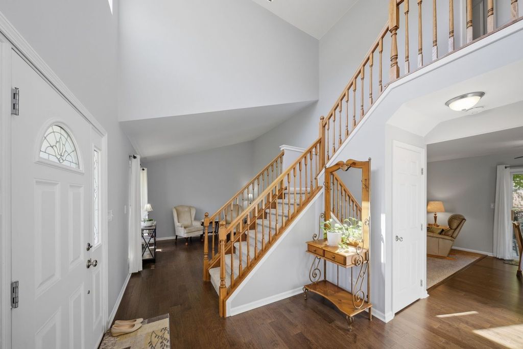 Image 3 of property listing at 721 Churchill Lane, Oswego, IL 60543