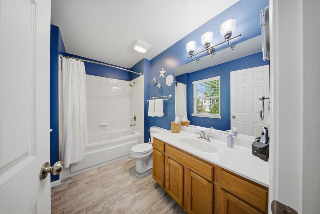 Image 21 of property listing at 721 Churchill Lane, Oswego, IL 60543