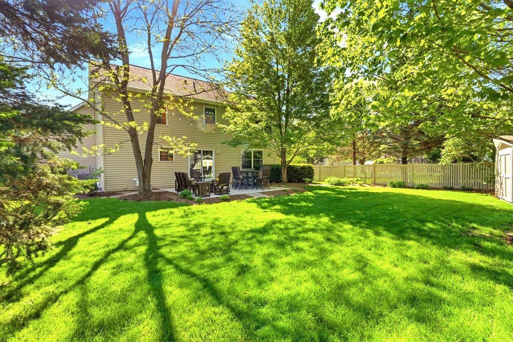 Image 31 of property listing at 721 Churchill Lane, Oswego, IL 60543