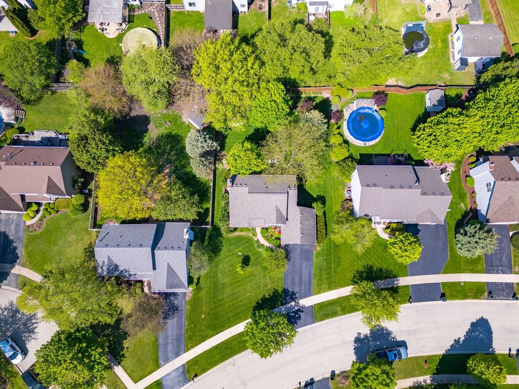Image 33 of property listing at 721 Churchill Lane, Oswego, IL 60543