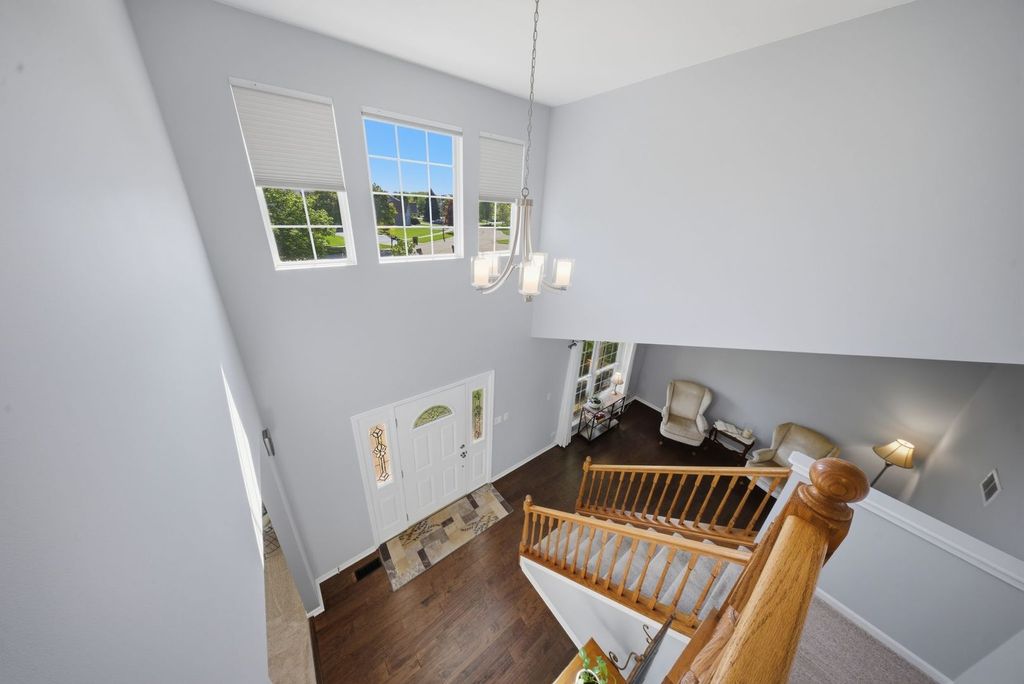 Image 5 of property listing at 721 Churchill Lane, Oswego, IL 60543