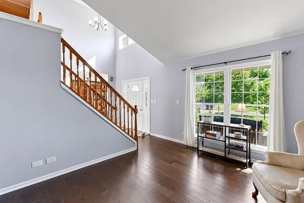 Image 6 of property listing at 721 Churchill Lane, Oswego, IL 60543