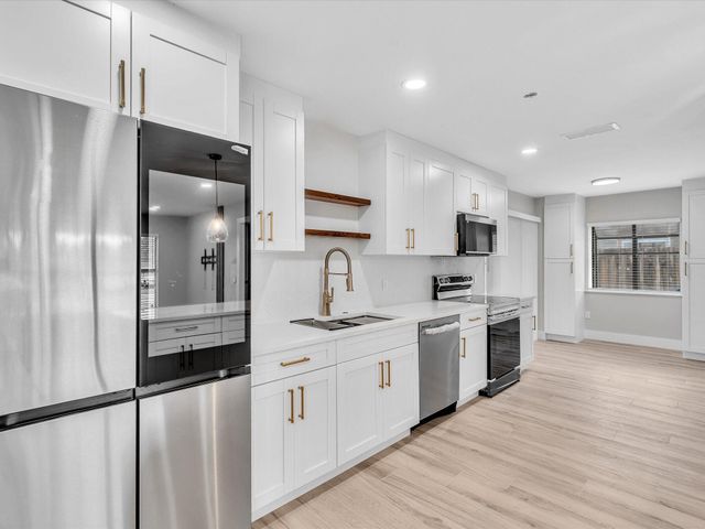 10691 NW 28th Street, Sunrise, FL 33322