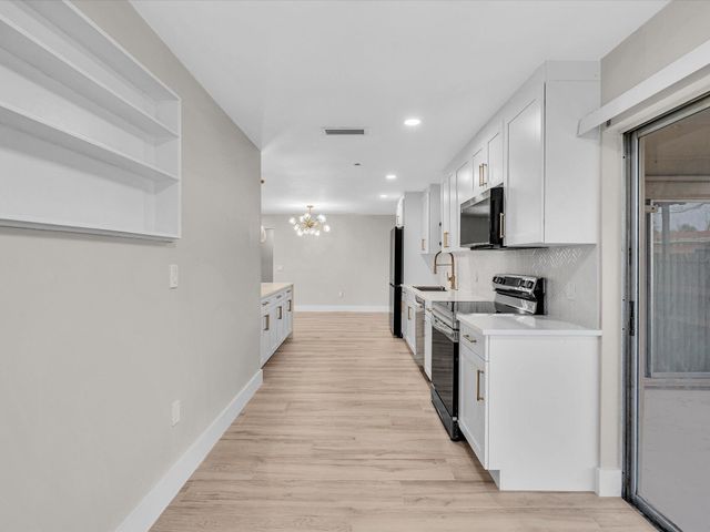 10691 NW 28th Street, Sunrise, FL 33322