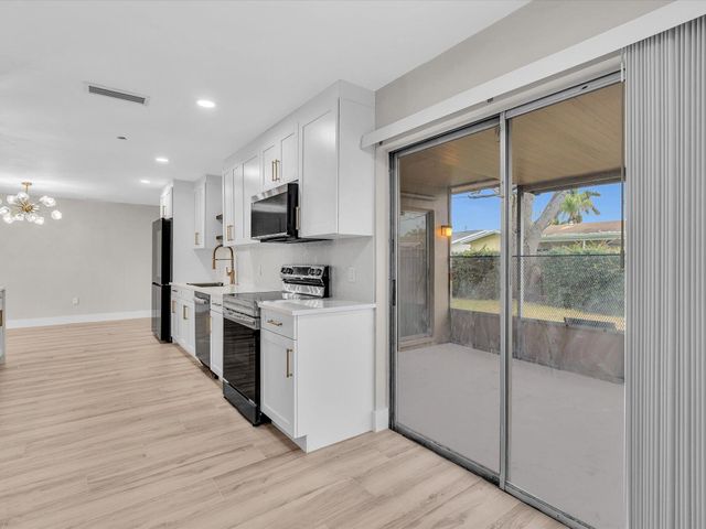 10691 NW 28th Street, Sunrise, FL 33322