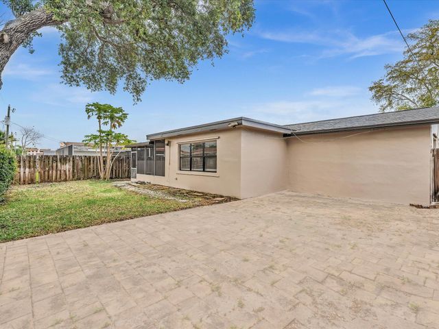 10691 NW 28th Street, Sunrise, FL 33322