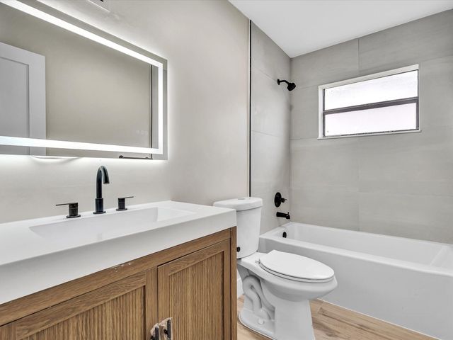 10691 NW 28th Street, Sunrise, FL 33322