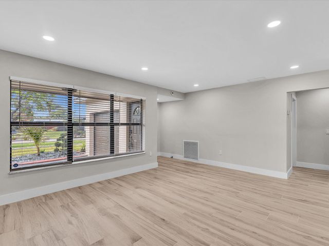 10691 NW 28th Street, Sunrise, FL 33322