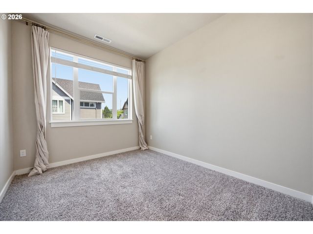 494 Ne CLEVELAND Ave, Gresham, OR 97030