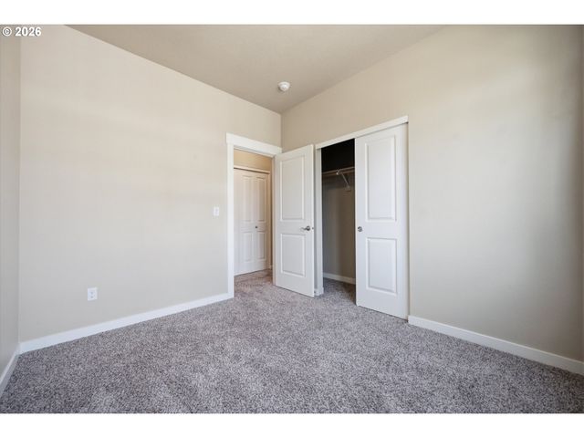 494 Ne CLEVELAND Ave, Gresham, OR 97030