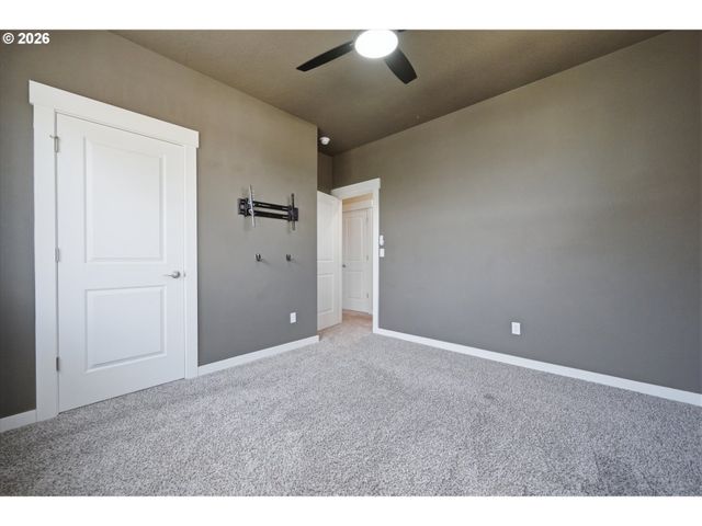 494 Ne CLEVELAND Ave, Gresham, OR 97030