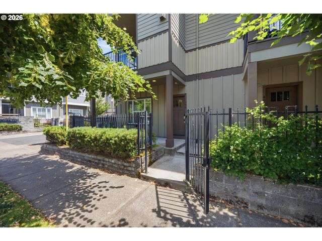 494 Ne CLEVELAND Ave, Gresham, OR 97030