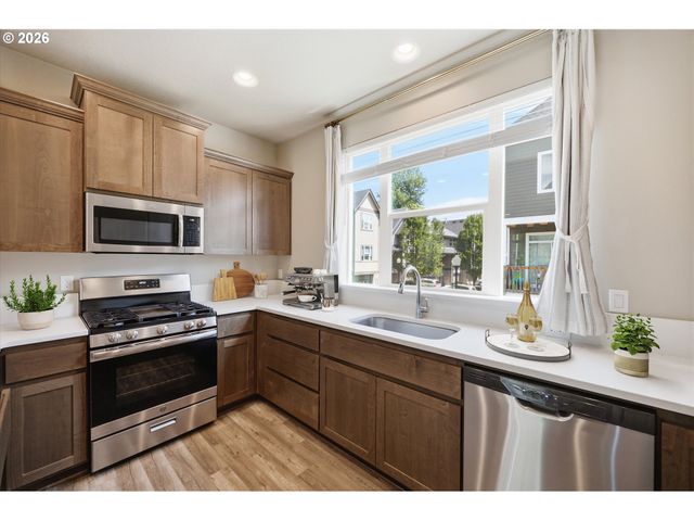 494 Ne CLEVELAND Ave, Gresham, OR 97030