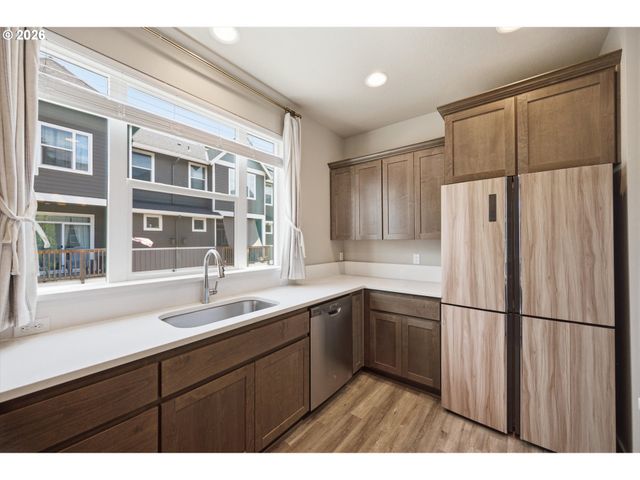 494 Ne CLEVELAND Ave, Gresham, OR 97030