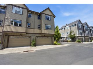 494 Ne CLEVELAND Ave, Gresham, OR 97030