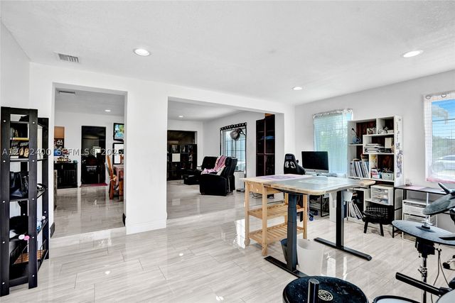 1124 NW 16th St, Fort Lauderdale, FL 33311