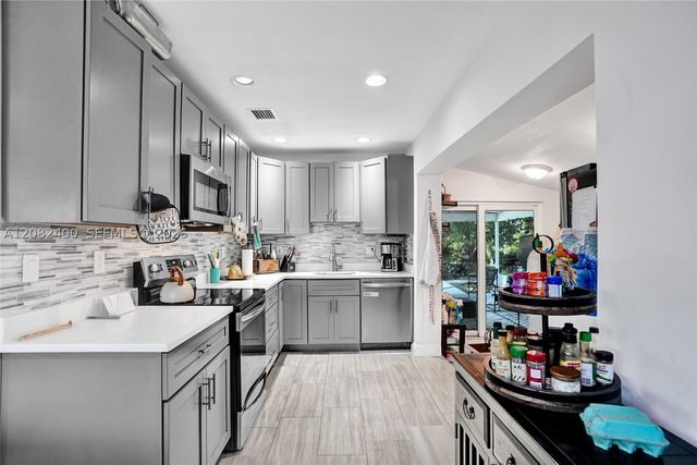 1124 NW 16th St, Fort Lauderdale, FL 33311