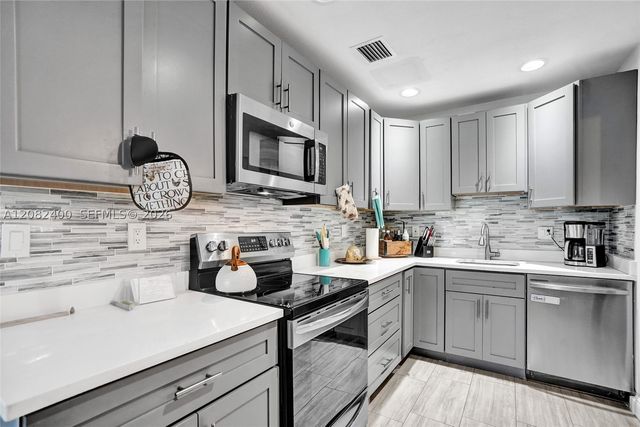 1124 NW 16th St, Fort Lauderdale, FL 33311