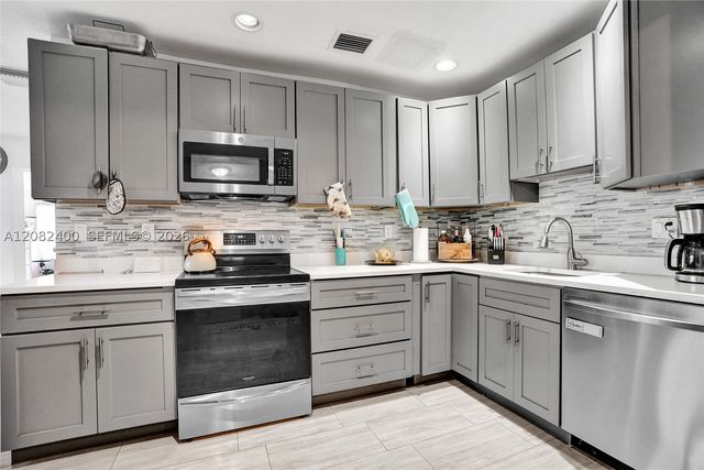 1124 NW 16th St, Fort Lauderdale, FL 33311