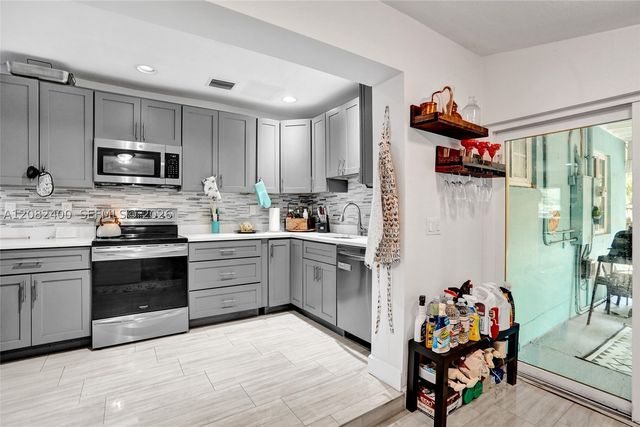 1124 NW 16th St, Fort Lauderdale, FL 33311