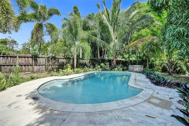 1124 NW 16th St, Fort Lauderdale, FL 33311