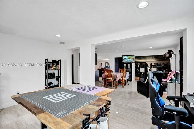 1124 NW 16th St, Fort Lauderdale, FL 33311