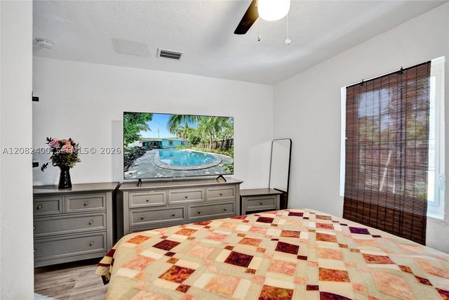 1124 NW 16th St, Fort Lauderdale, FL 33311