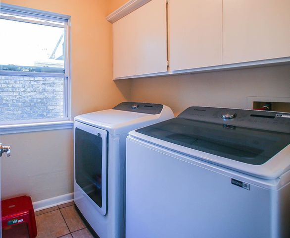 9511 Sharpcrest Street, Houston, TX 77036