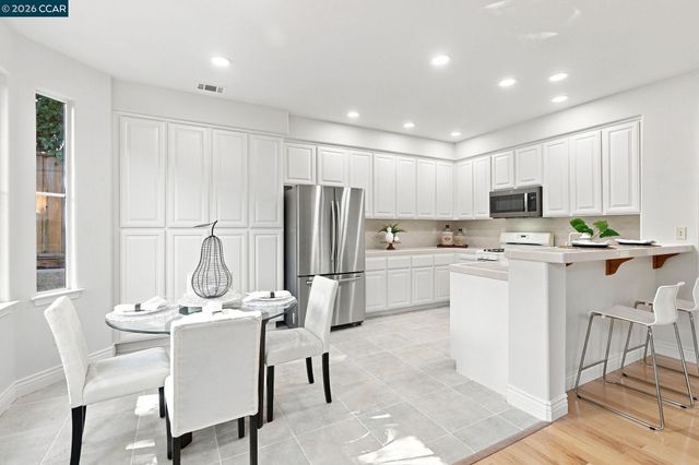 222 Abigail Cir, Danville, CA 94506