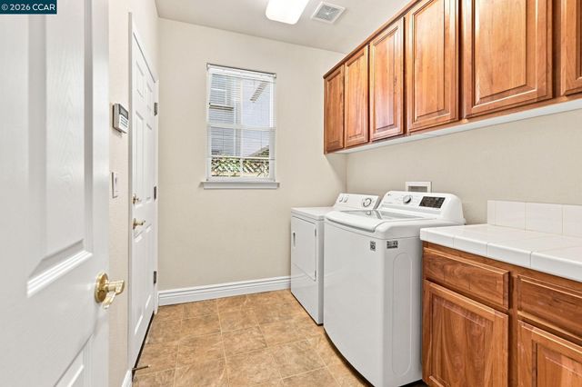 222 Abigail Cir, Danville, CA 94506