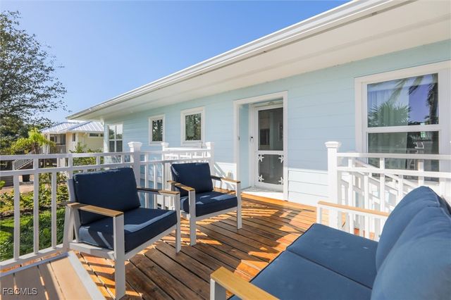 693 Emeril CT, Sanibel, FL 33957