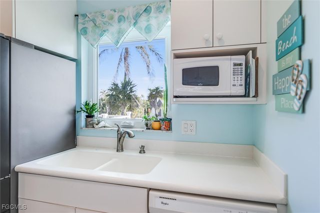 693 Emeril CT, Sanibel, FL 33957