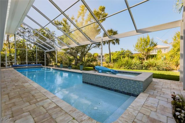 693 Emeril CT, Sanibel, FL 33957