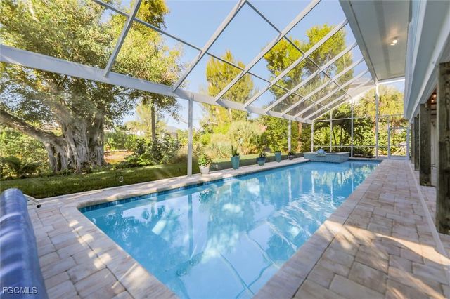 693 Emeril CT, Sanibel, FL 33957