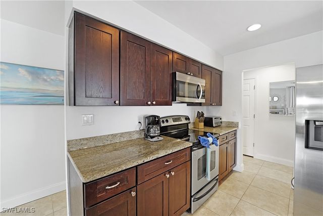 564 107th AVE N, Naples, FL 34108
