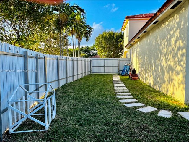 2101 NE 37th Ter, Homestead, FL 33033